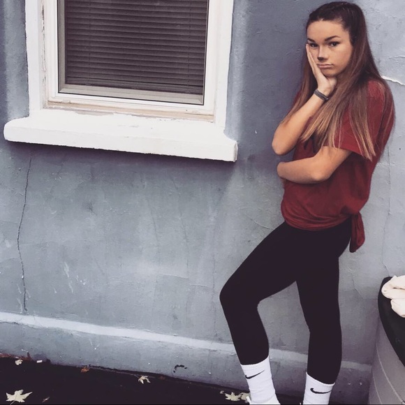 Meet your Posher, Taylor - Picture 1 of 1